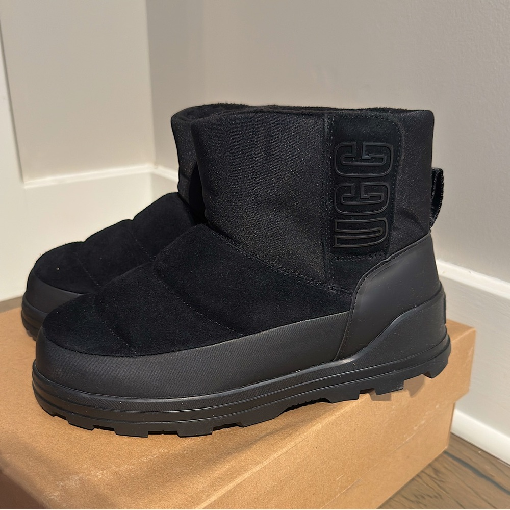 Black Short Uggs NWT